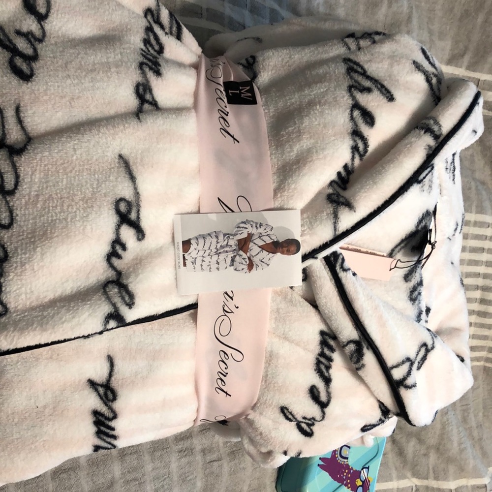 Victoria secrets sweet dreams robe